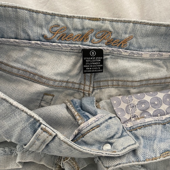 Distressed short shorts - Picture 3 of 3